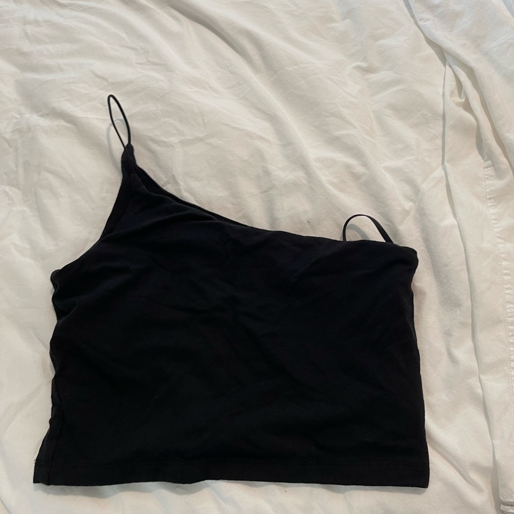 one shoulder cropped top